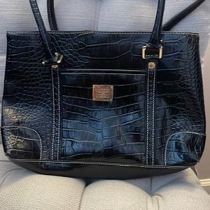 CLOSET CLEAR OUT: Black Liz Claiborne purse